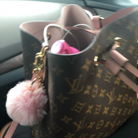 Louis Vuitton NeoNoe Bag in Epi Leather  Louis vuitton bag neverfull,  Bags, Louis vuitton vintage bags